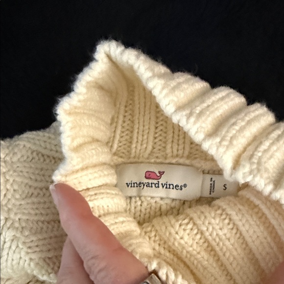 Vineyard Vines Ivory and Navy Turtleneck Sweater size small - Picture 2 of 3
